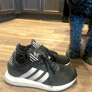 Women’s adidas swift run x 6.5 black-NEW